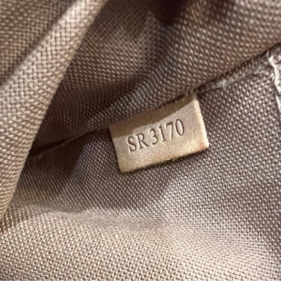 Louis Vuitton Palermo w sling ( medium to large size) - Picture 12 of 12